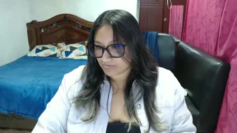 Emily Cortez online show from November 2, 2025, 4:37 am