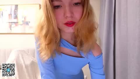 Snapshot of emilyluvo chatting on October 29, 2025, 5:14 pm Emily online show from October 29, 2025, 5:14 pm