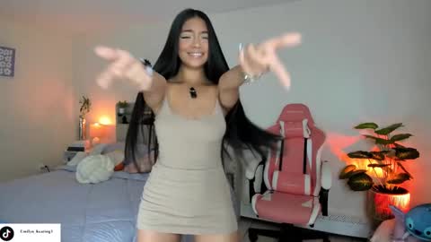 Em online show from September 14, 2025, 2:44 am