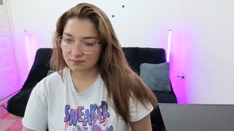 Snapshot of emilyriskhot chatting on February 7, 2026, 5:38 pm emily friends online show from February 7, 2026, 5:38 pm