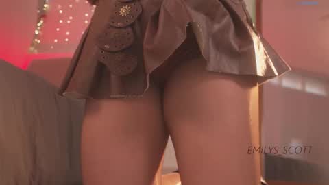 Snapshot of emilys_scott chatting on December 21, 2025, 2:02 pm Emy online show from December 21, 2025, 2:02 pm