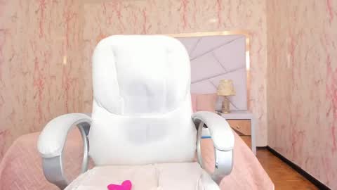 Snapshot of emilywhinfre chatting on April 20, 2026, 4:54 pm Emily 2200 - 600GMT-5 online show from April 20, 2026, 4:54 pm