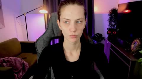 Snapshot of emilywiled chatting on October 27, 2025, 8:29 am Emily online show from October 27, 2025, 8:29 am