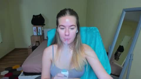 Snapshot of emilyy____ chatting on February 26, 2025, 10:36 am Emily online show from February 26, 2025, 10:36 am