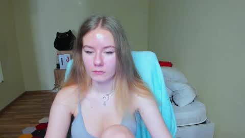 Snapshot of emilyy____ chatting on March 9, 2025, 8:18 am Emily online show from March 9, 2025, 8:18 am