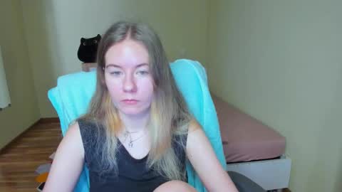 Snapshot of emilyy____ chatting on March 11, 2025, 9:13 am Emily online show from March 11, 2025, 9:13 am