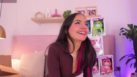 Snapshot of emilyy_bank chatting on December 23, 2024, 11:49 pm Emily Bank online show from December 23, 2024, 11:49 pm