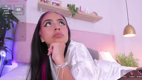 Snapshot of emilyy_bank chatting on January 19, 2025, 2:36 am Emily Bank online show from January 19, 2025, 2:36 am