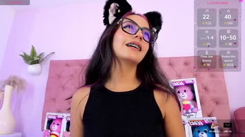 Snapshot of emilyy_bank chatting on February 4, 2025, 8:06 pm Emily Bank online show from February 4, 2025, 8:06 pm