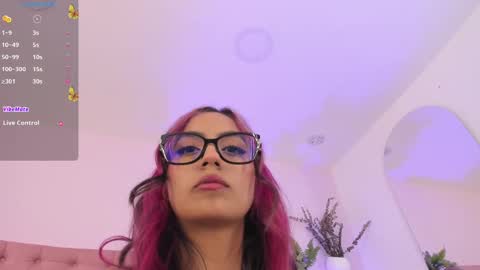 Snapshot of emilyy_bank chatting on February 28, 2025, 7:14 pm Emily Bank online show from February 28, 2025, 7:14 pm