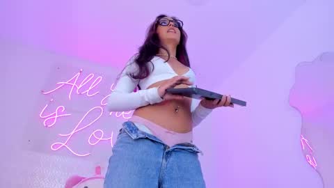 Snapshot of emilyy_bank chatting on September 22, 2025, 8:11 pm Emily Bank online show from September 22, 2025, 8:11 pm