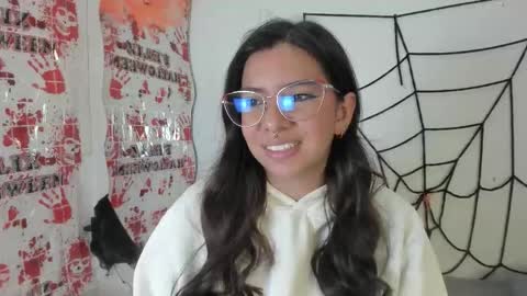 Snapshot of emilyy_cooperr chatting on October 17, 2025, 12:19 pm emilyy_cooperr online show from October 17, 2025, 12:19 pm