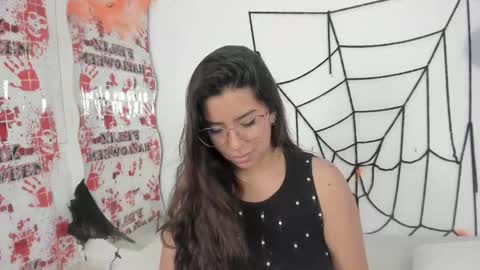 Snapshot of emilyy_cooperr chatting on October 18, 2025, 12:06 pm emilyy_cooperr online show from October 18, 2025, 12:06 pm