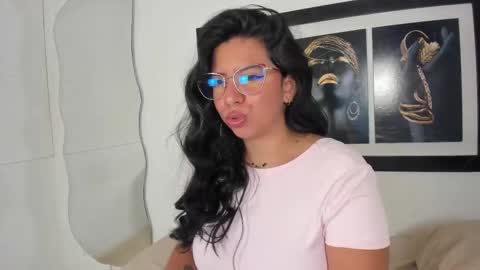 Snapshot of emilyy_cooperr chatting on December 15, 2025, 12:09 pm emilyy_cooperr online show from December 15, 2025, 12:09 pm