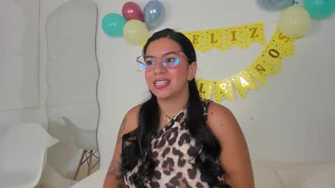 Snapshot of emilyy_cooperr chatting on December 19, 2025, 12:12 pm emilyy_cooperr online show from December 19, 2025, 12:12 pm