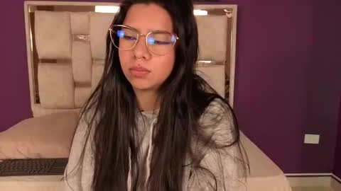 Snapshot of emilyy_cooperr chatting on January 12, 2026, 12:21 pm emilyy_cooperr online show from January 12, 2026, 12:21 pm