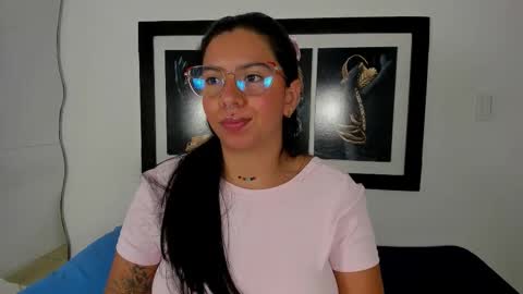 Snapshot of emilyy_cooperr chatting on January 17, 2026, 12:10 pm emilyy_cooperr online show from January 17, 2026, 12:10 pm