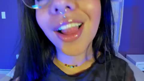 Snapshot of emilyy_cooperr chatting on February 2, 2026, 12:15 pm emilyy_cooperr online show from February 2, 2026, 12:15 pm