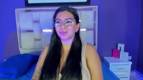 Snapshot of emilyy_cooperr chatting on February 19, 2026, 12:23 pm emilyy_cooperr online show from February 19, 2026, 12:23 pm
