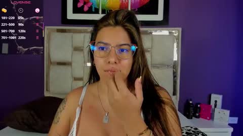 Snapshot of emilyy_cooperr chatting on March 25, 2026, 12:11 pm emilyy_cooperr online show from March 25, 2026, 12:11 pm