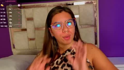 Snapshot of emilyy_cooperr chatting on April 1, 2026, 12:17 pm emilyy_cooperr online show from April 1, 2026, 12:17 pm