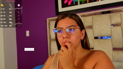 Snapshot of emilyy_cooperr chatting on April 14, 2026, 12:11 pm emilyy_cooperr online show from April 14, 2026, 12:11 pm