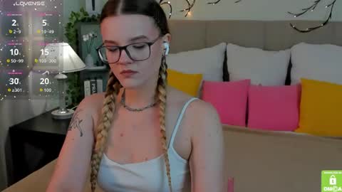 Snapshot of emma__peach chatting on July 16, 2026, 7:36 am emma__peach online show from July 16, 2026, 7:36 am