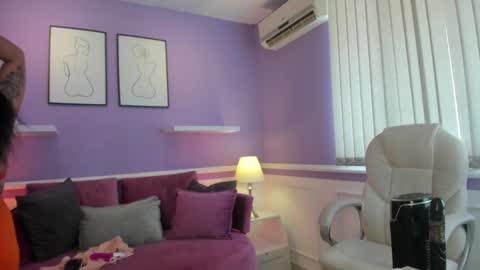 emma__walkerr_ online show from February 8, 2025, 7:05 pm