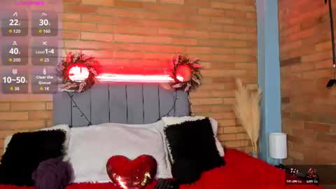Snapshot of emma_belley chatting on June 30, 2026, 7:04 pm Hey Im EmmaHelp me reach 100 likes online show from June 30, 2026, 7:04 pm