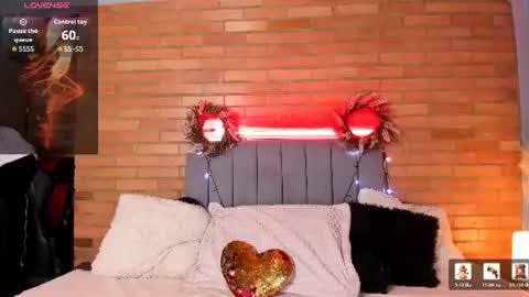 Snapshot of emma_belley chatting on July 6, 2026, 7:05 pm Hey Im EmmaHelp me reach 100 likes online show from July 6, 2026, 7:05 pm