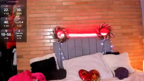 Snapshot of emma_belley chatting on July 13, 2026, 7:16 pm Hey Im EmmaHelp me reach 100 likes online show from July 13, 2026, 7:16 pm