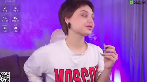 Snapshot of emma_bro0kss chatting on June 22, 2026, 9:06 am Emma online show from June 22, 2026, 9:06 am