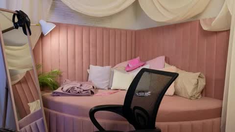 emma_chaser online show from April 2, 2026, 1:36 am