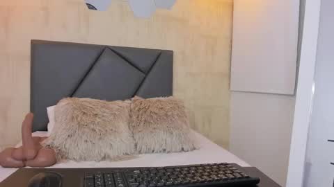 Snapshot of emma_eva1 chatting on March 5, 2025, 11:27 pm Emma online show from March 5, 2025, 11:27 pm