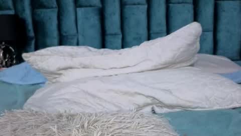 Emma online show from December 14, 2025, 1:27 pm