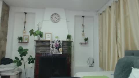 Snapshot of emma_hassani chatting on April 20, 2026, 2:09 pm Tell me Emma online show from April 20, 2026, 2:09 pm