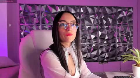 Snapshot of emma_kovich chatting on November 17, 2025, 8:58 pm emma online show from November 17, 2025, 8:58 pm