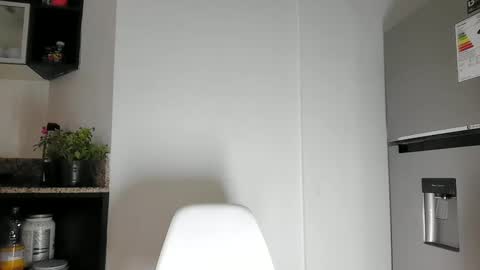 Emma 3 online show from December 8, 2024, 1:36 pm