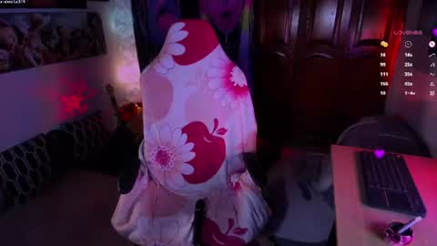 Snapshot of emma_luna059 chatting on June 11, 2026, 2:53 am LUNA online show from June 11, 2026, 2:53 am