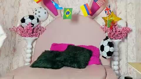 Snapshot of emma_luxx_ chatting on July 5, 2026, 11:50 am Emma online show from July 5, 2026, 11:50 am