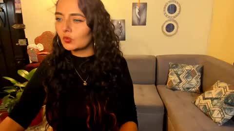 Snapshot of emma_luxy chatting on February 20, 2025, 2:07 am  emma luxy online show from February 20, 2025, 2:07 am