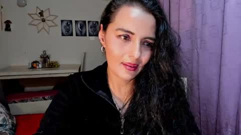  emma luxy online show from April 8, 2026, 5:40 am