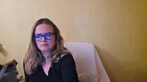 emma_misty_ online show from October 6, 2025, 3:42 pm