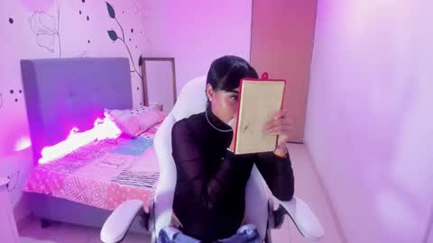 emma_rouxx online show from March 28, 2026, 7:24 pm