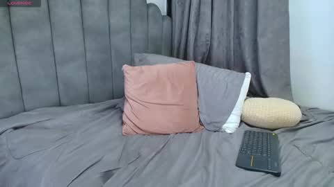 emma_saenz01 online show from May 14, 2026, 11:44 pm