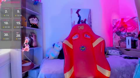 EMMA  online show from November 5, 2025, 7:03 pm