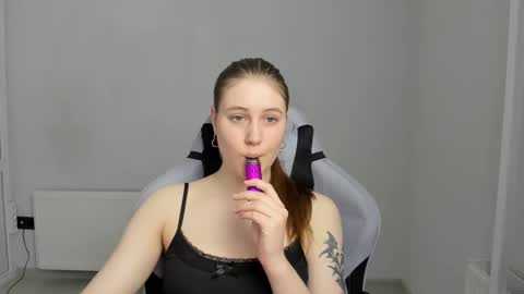 Snapshot of emma_sweettyy chatting on June 10, 2026, 6:23 am Emma online show from June 10, 2026, 6:23 am