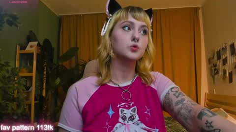 Snapshot of emma_thomps chatting on May 4, 2026, 2:13 pm Rose online show from May 4, 2026, 2:13 pm