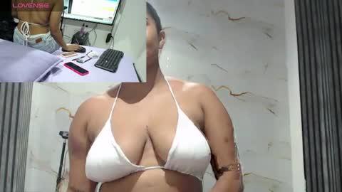 Snapshot of emma_trons_ chatting on August 4, 2026, 1:31 am emma_trons_ online show from August 4, 2026, 1:31 am
