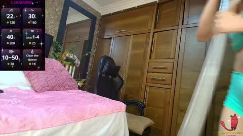 Snapshot of emma_xue chatting on February 23, 2025, 1:35 am Emma online show from February 23, 2025, 1:35 am